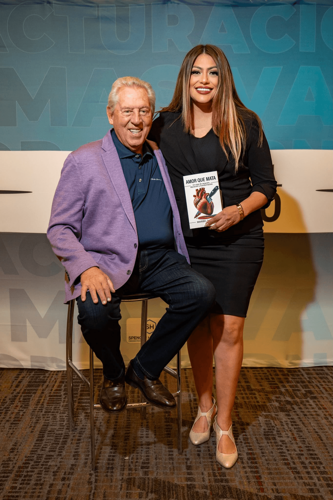 Maribel Ramos con John C. Maxwell
